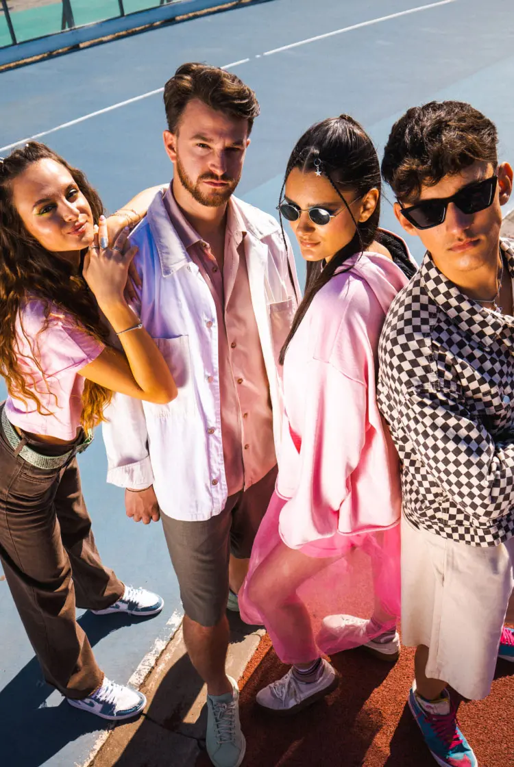 Deschide-ți un cont la Banca Transilvania și intră în cea mai mare comunitate de banking din România. În câteva minute, direct din BT Pay.